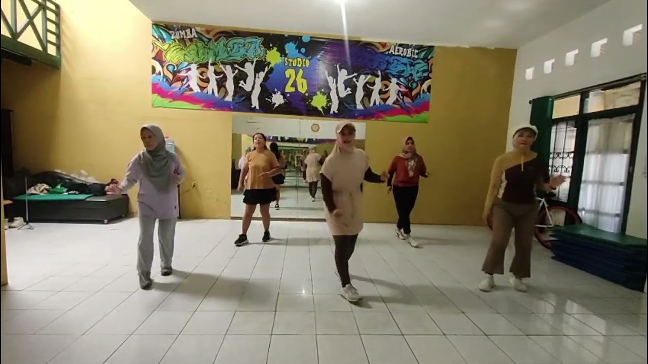 CINTA SEGITIGA LINE DANCE, CHOREO : CAECILIA M. FATRUAN, L BEGINNER C 32 W 4, MUSIC : VICKY SALAMOR