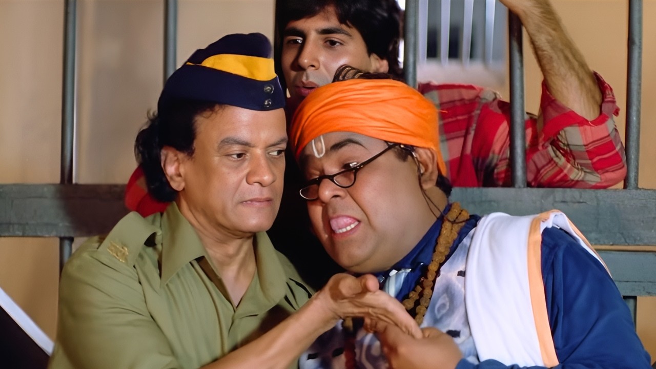 आपके हाथ की रेखा बताती है कि आप पुलिस कमिश्नर बनने वाले हैं😂। Mr. & Mrs. Khiladi Comedy Scene