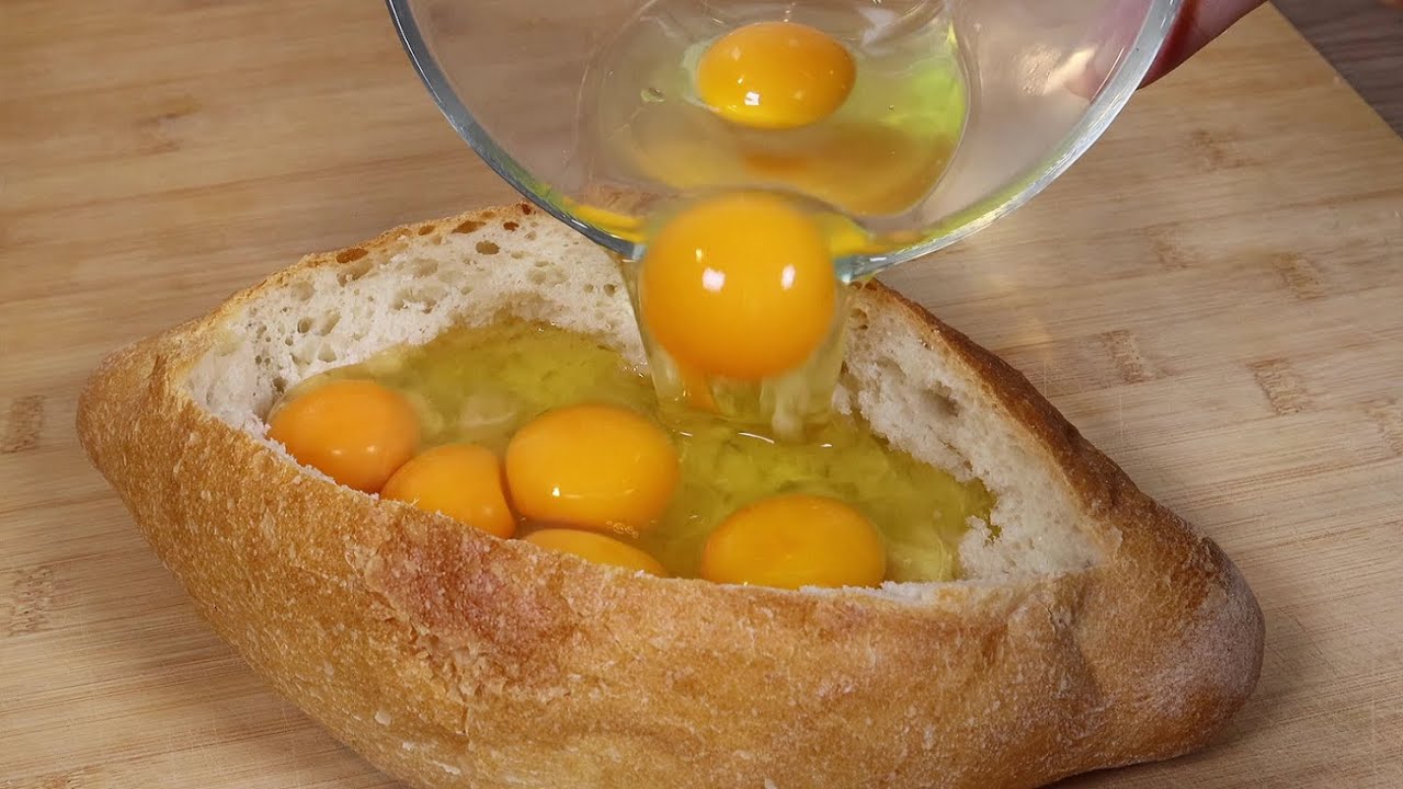 Просто вылейте яйцо на хлеб, и результат будет потрясающим! Тебе понравится.