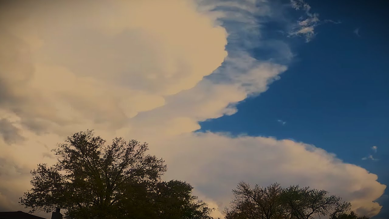 Vivid Lightning and Thunderstorms in Nebraska – May 7, 2023