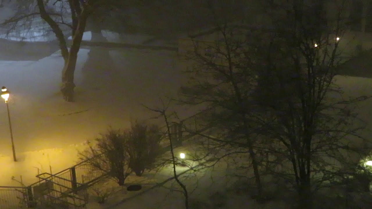 Wintergewitter in Chemnitz mit Naheinschlag/  Thunderstorm with snow and lightning in Chemnitz