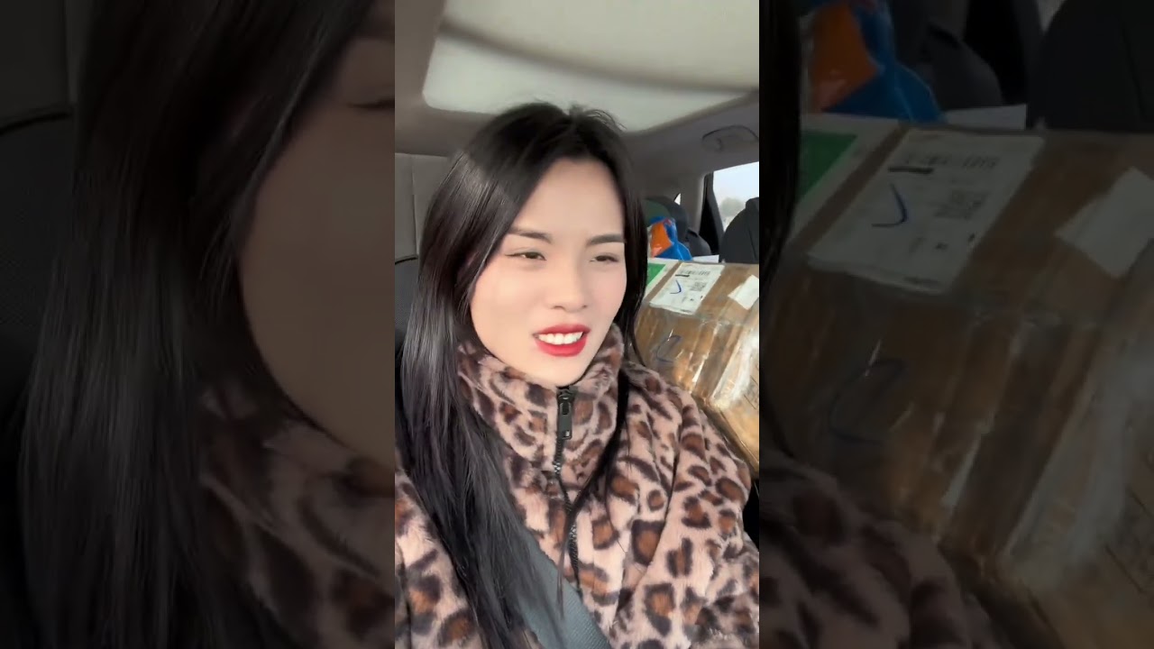 要过年了闺女儿子都回家送礼了，老头老太太做一桌子好吃的#回老家才有的人间美味