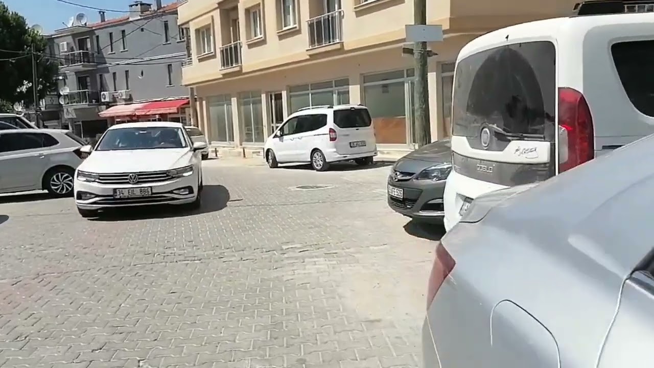 Gelin Çeşme Meydan'a Yürüyelim.