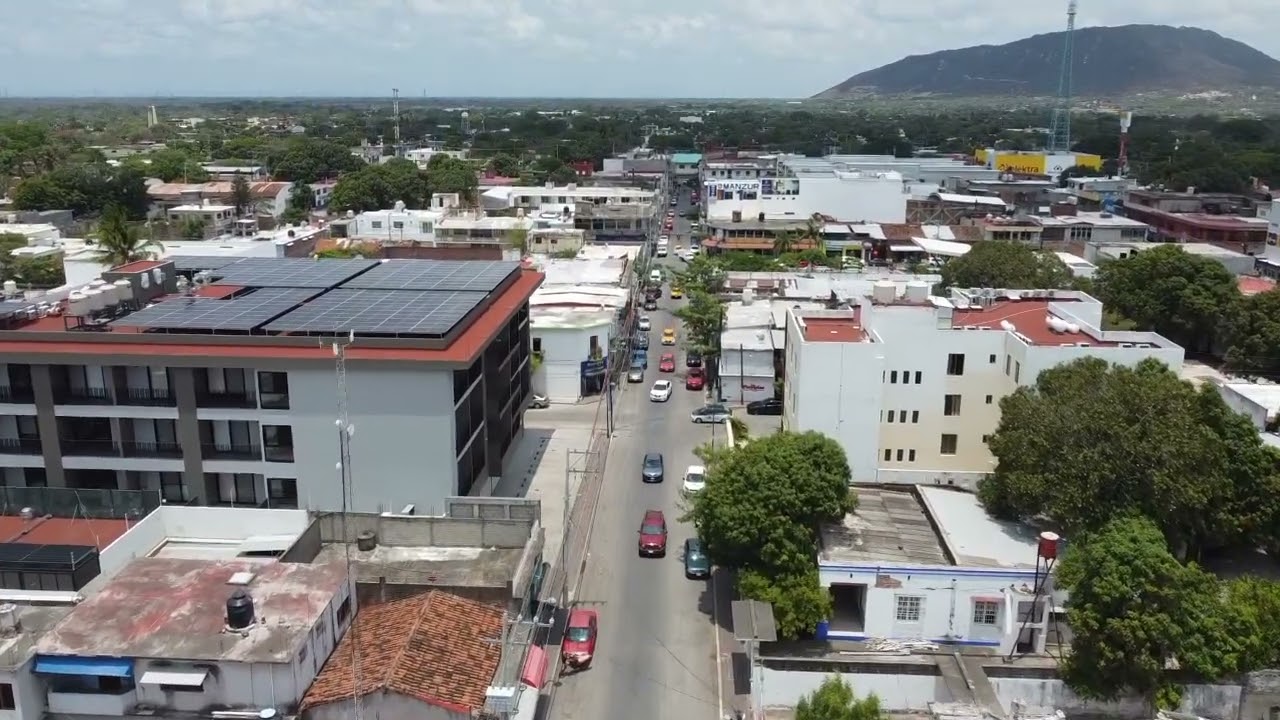Ixtepec,  una vista a la estación y  parte de la zona comercial.