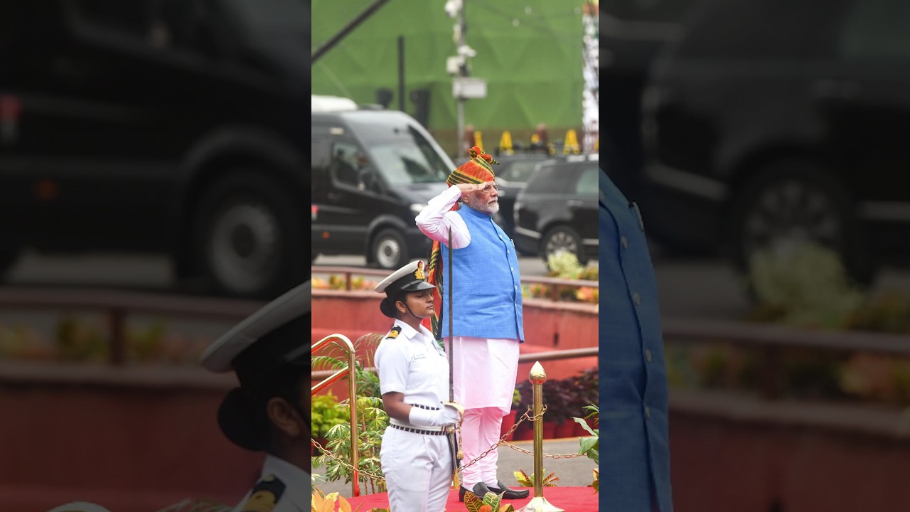 PM Modi inspects Guard of Honour on the occasion of Independence Day celebrations | #shorts