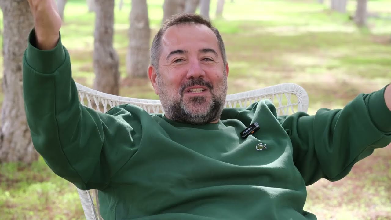 Ata Demirer evinin bahçesini Bozcaada Haber'e açtı: 