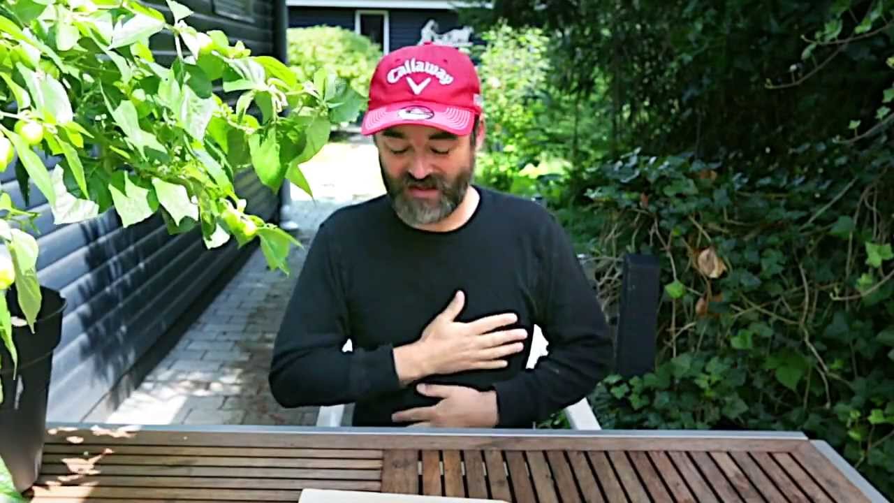 Klaus Wunderhits tries an extremely hot Fatali chili pepper [Eng subs]