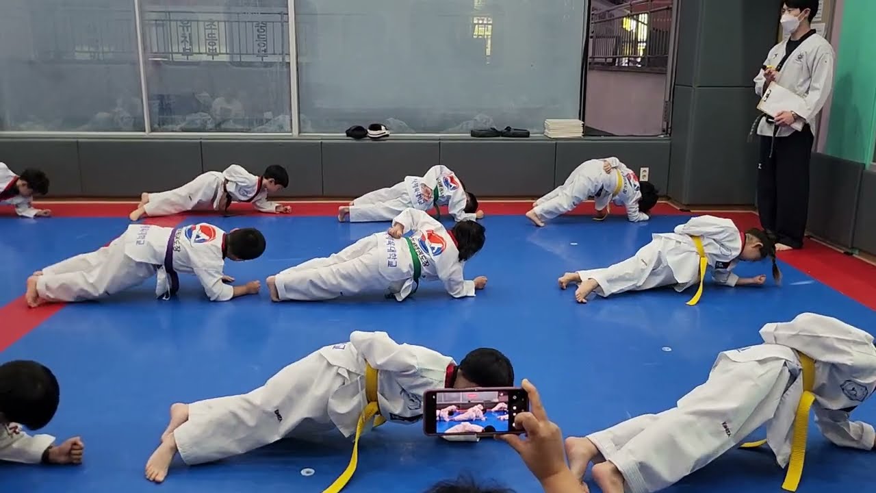 8살 이레 테권도 시범 240531