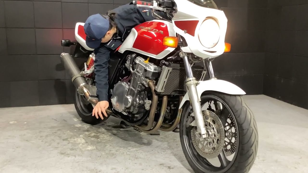 CB1000SF　「ビッグワン」の名にふさわしい迫力あるモデル！伝統的なバイクのネイキッドスタイル♪【エンジン始動動画】