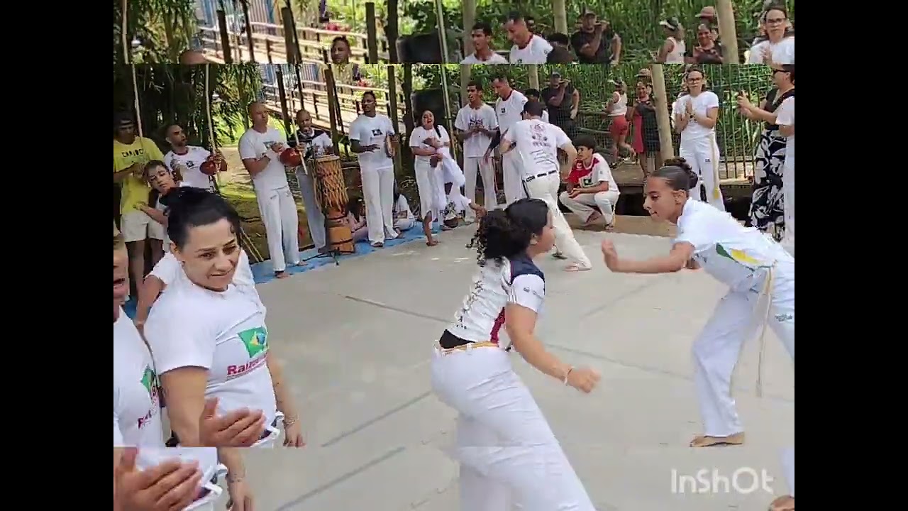 Roda de capoeira vários mestre reunidos.