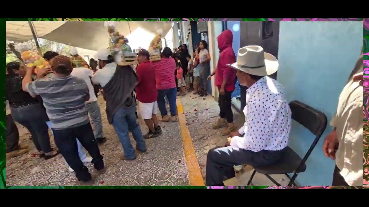Pedida de la virgen en la 1 manzana en Cacaloxuchitl Puebla. 