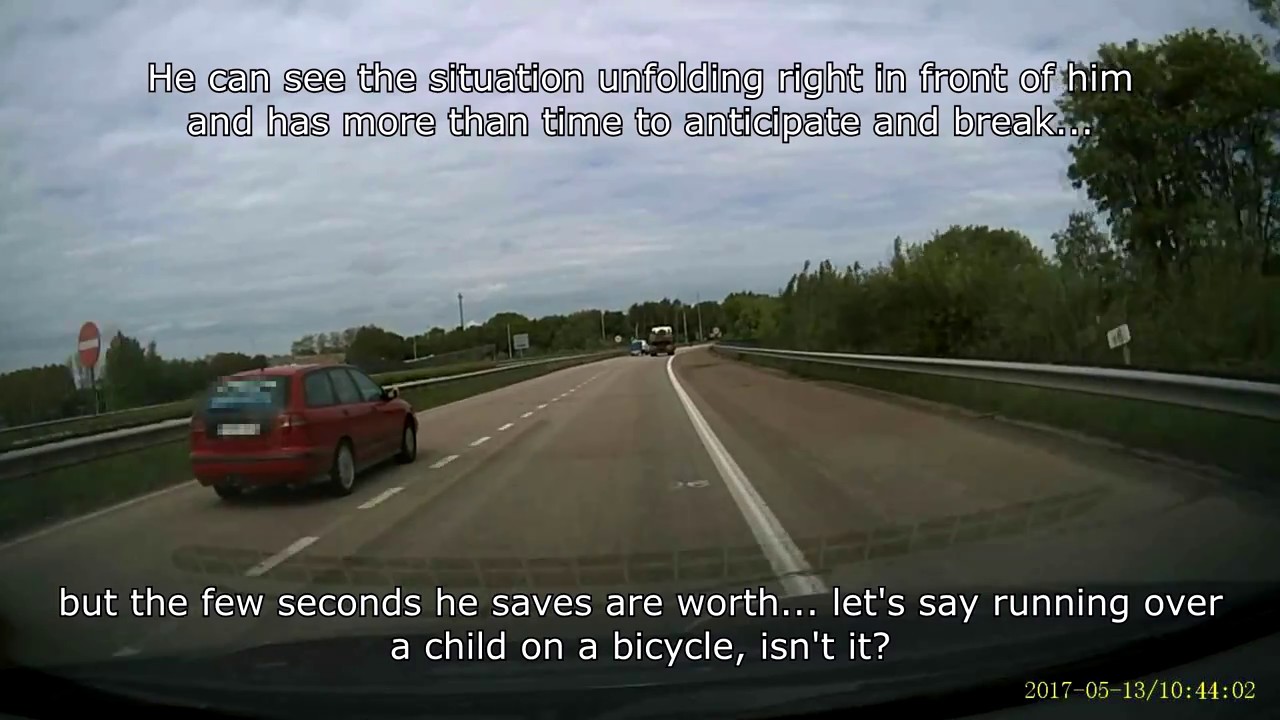 Running a red light! - Dashcam video S01E04