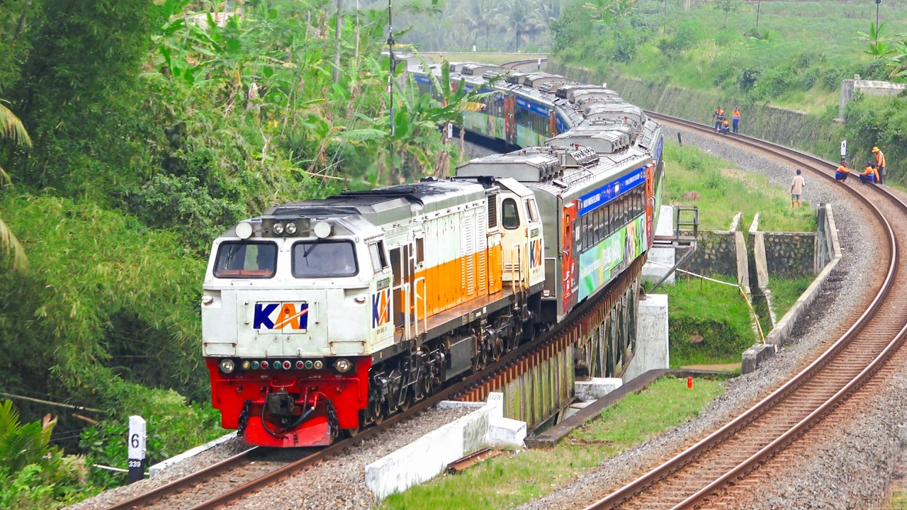 KERETA API PANJANG‼️ MENEMUKAN 20 KERETA API MELINTAS DI TIKUNGAN DAN TANJAKAN