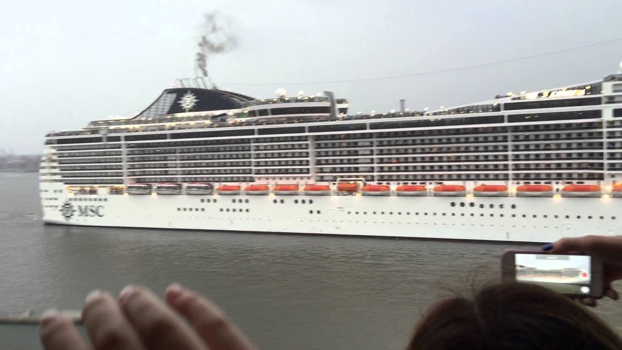 Hamburg Cruise Days 2015 - MSC Splendida Auslauf mit Hornkonzert Schiffshorn