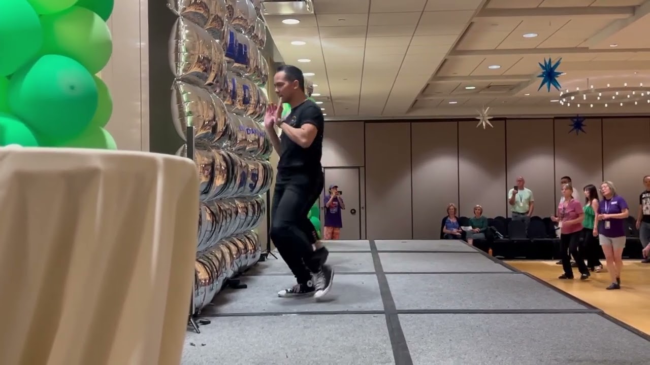 Golden X line dance (Roy and Fiona Hadisubroto)