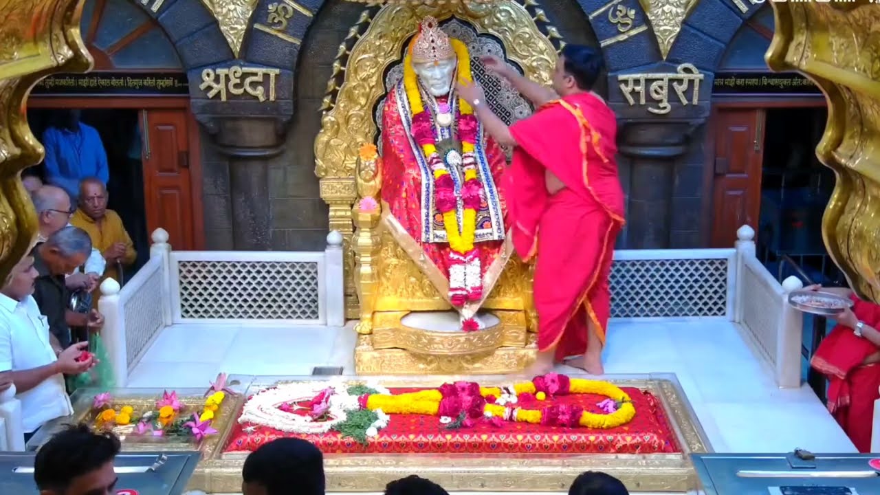 Sai Baba Aarti & Darshan #saibabavideo #viralvideo #saibabasong #saibaba #omsairam #saibhajan #aarti