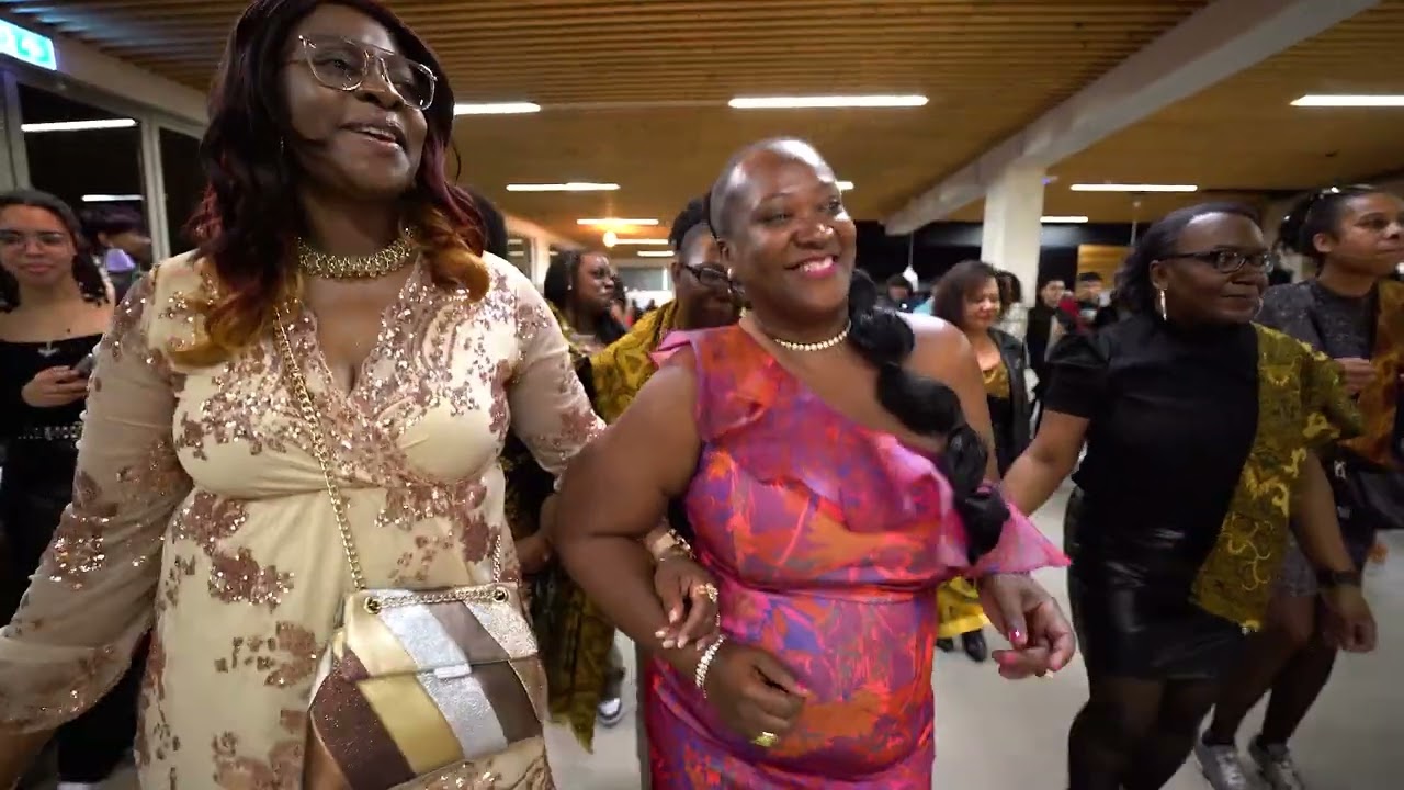 Helen 57 Jaar foto & video by #Viparazzi