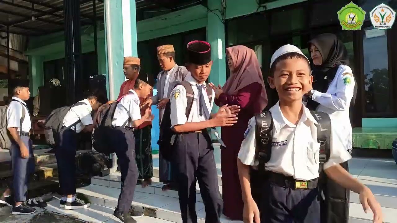 (COVER SHOLAWAT BUSYRO LANAA) SANTRI PESANTREN MADRASAH DARUL FIKRI MTsN 3 BOJONEGORO