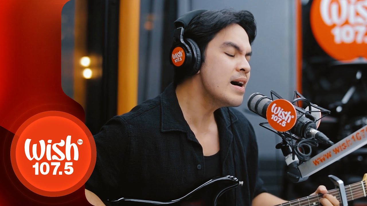 Jason Marvin performs 