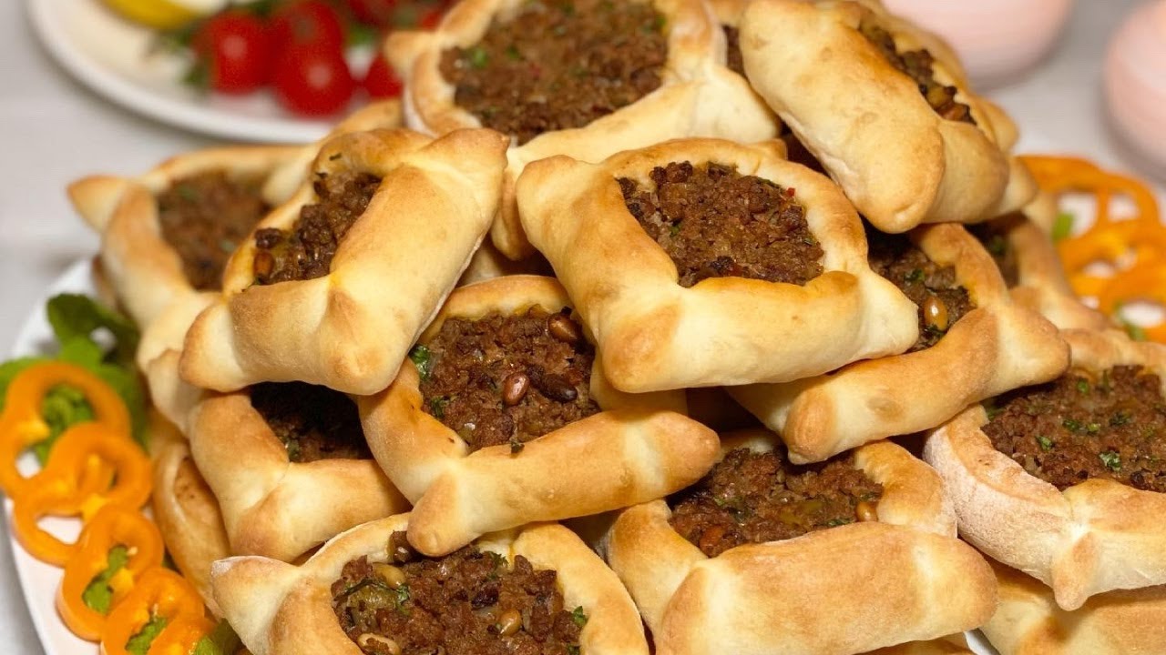 Lamb Sfeeha/ Meat pies/طريقة عمل الصفيحه او اللحم بعجين بأروع طعم ممكن