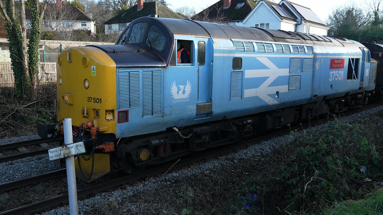 5M57 Europheonix Class 37s 37501 Teesside Steelmaster & 37512 passing Wylds Lane Junction 16/1/26