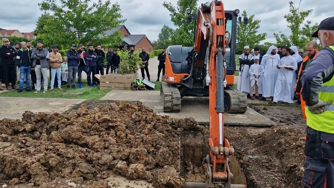 Alhaj Shamsuzzaman Choudhury - Burial process in Garden of Peace
