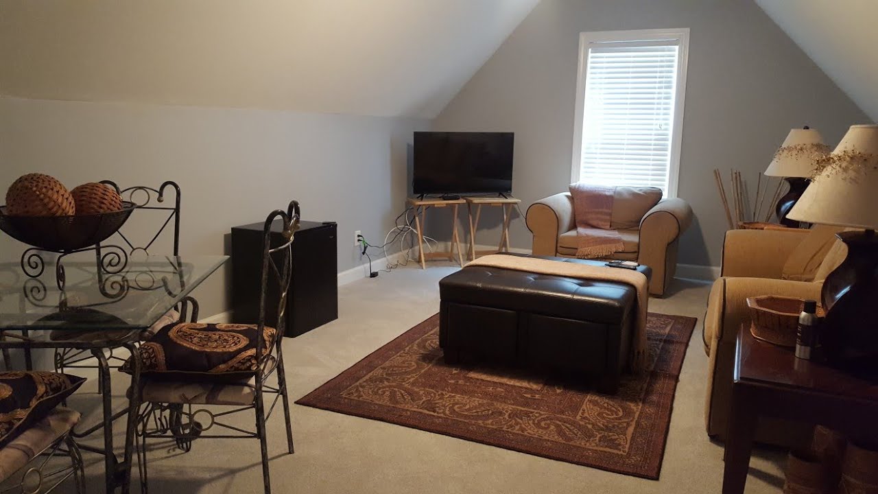 Bonus Room Reveal: Simple, Comfy & Cozy (using my old furniture).