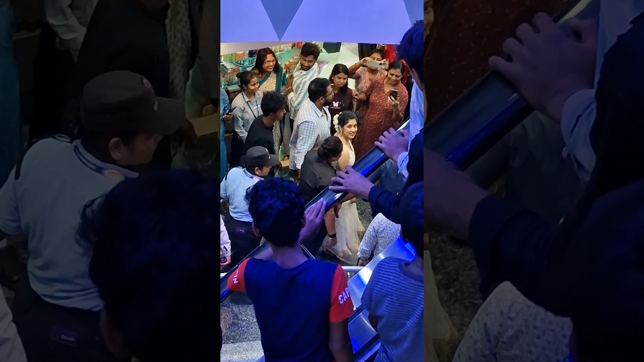 Ditipriya Roy Coming at Mohan Mall in Berhampore. #viral #youtube #ditipriyaroy #openingceremony