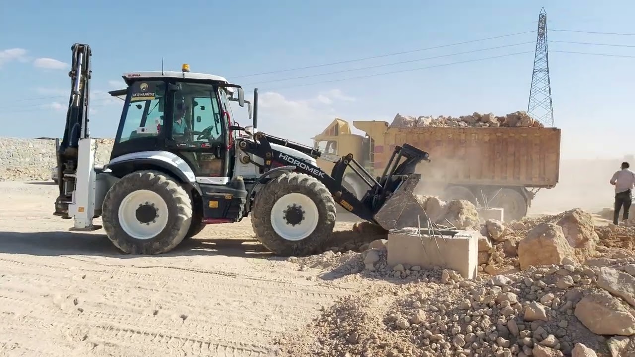 İri Malzemeyle Dolgu Çalışması Hidromek 102S Supra Bekoloder Namı Dozer || HMK Backhoe Loader Works