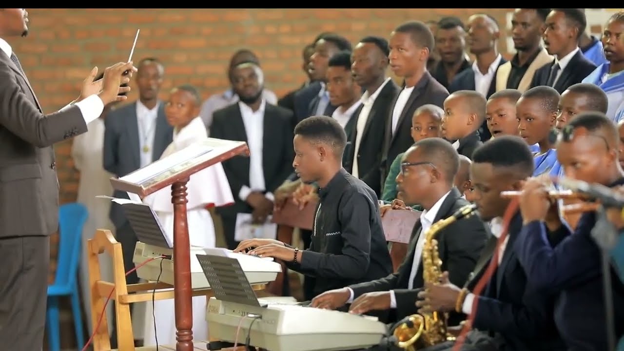 TUBABARIRE  | Dominique NGIRABANYIGINYA -- Performed by PUERI CANTORES MUHATO