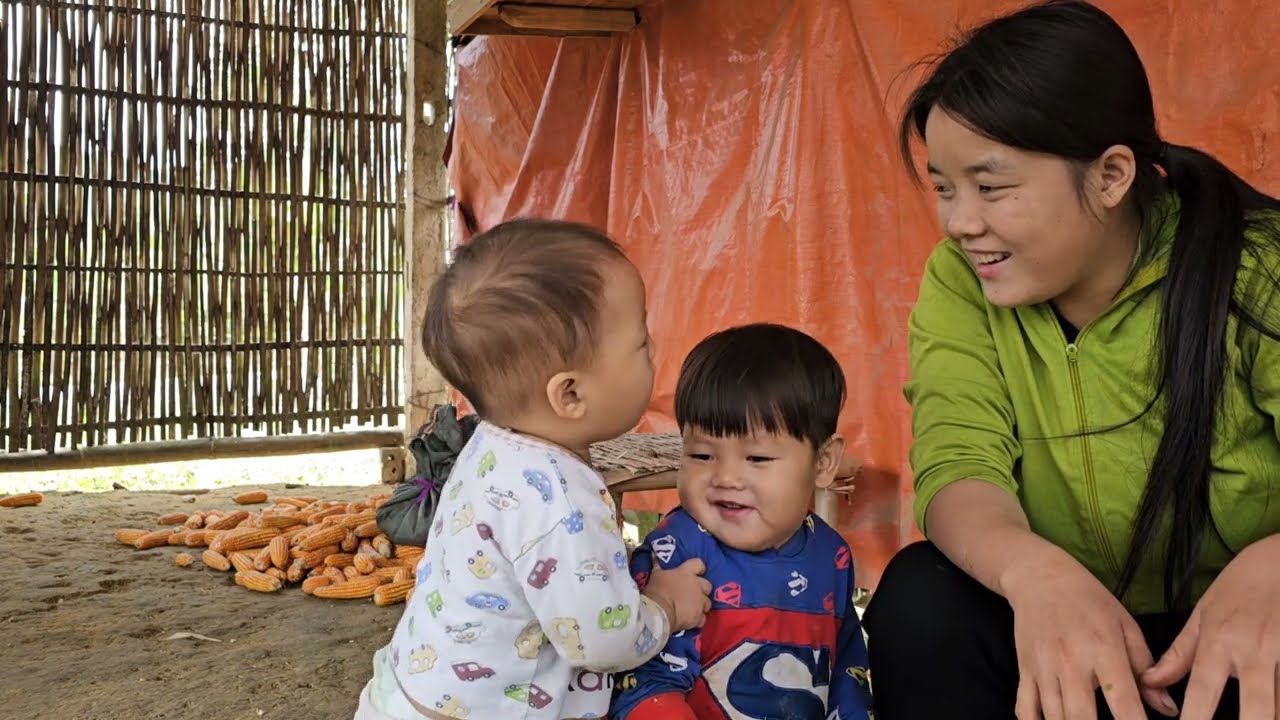 Single mother cooks breakfast and does housework - lý thi My
