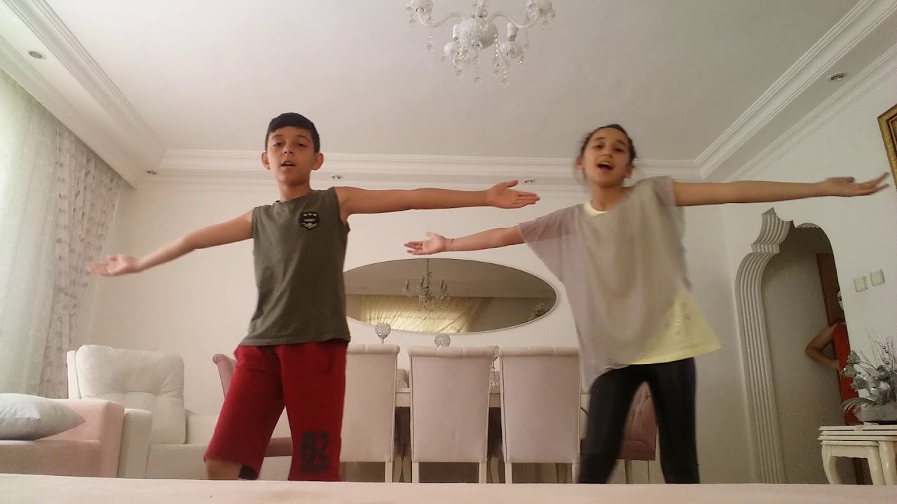Mavi Boncuk şarkısıyla yaptığımız dans gösterisi(😊)