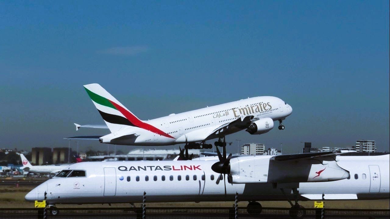 Sydney Airport Plane Traffic - Morning Takeoffs and Plane Movements
