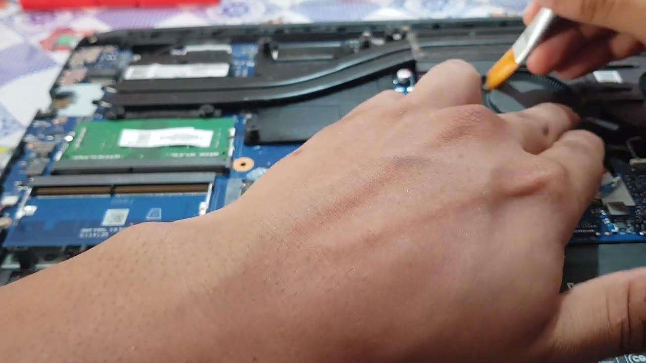 Mantenimiento : cambio de pasta termica y limpiaza, cambio o aumento de memoria ram. Lap hp victus.