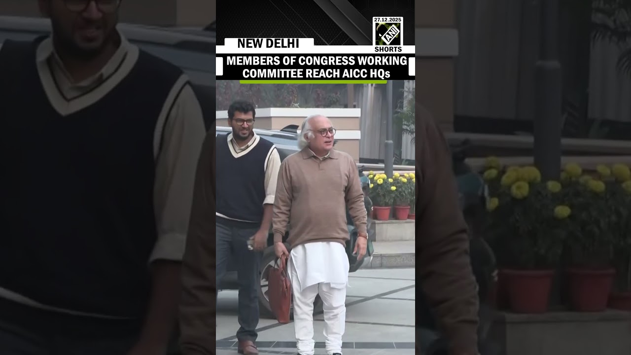 Members of the Congress Working Committee reach All India Congress Committee HQs