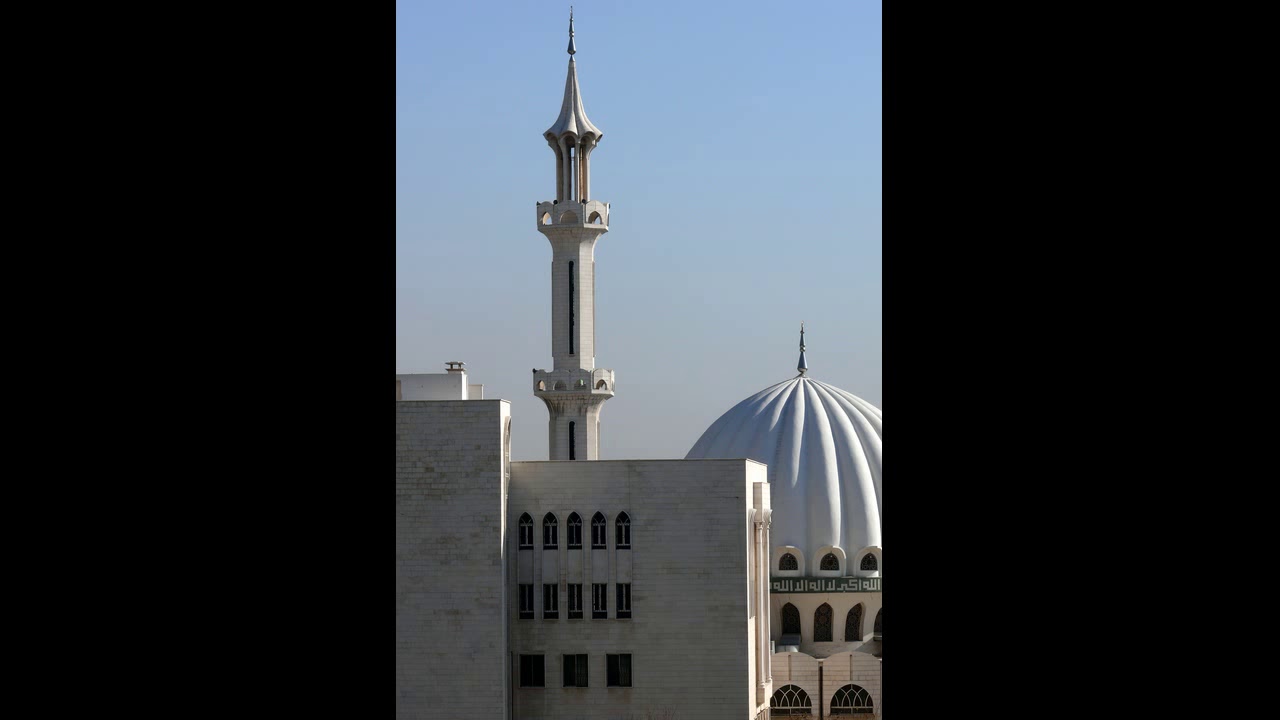 سورة الأنفال كاملة بصوت الشيخ طه سكر تراويح 2004