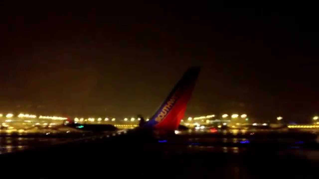 Rainy Weather Takeoff - Southwest Airlines Boeing 737-300 - Chicago Midway Airport KMDW / MDW