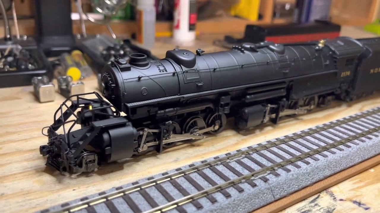 DCC install in a 1994 HO Scale Rivarossi Red Box y6b