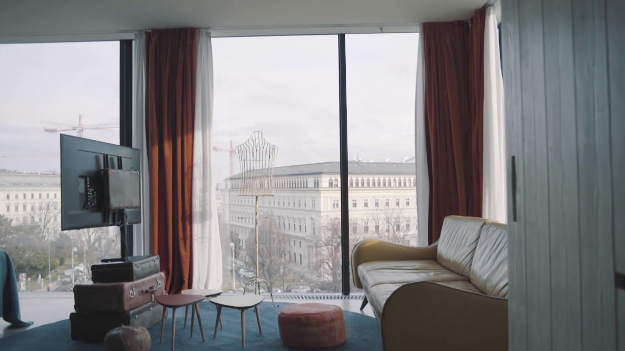 08 Gigantic Panorama Room
