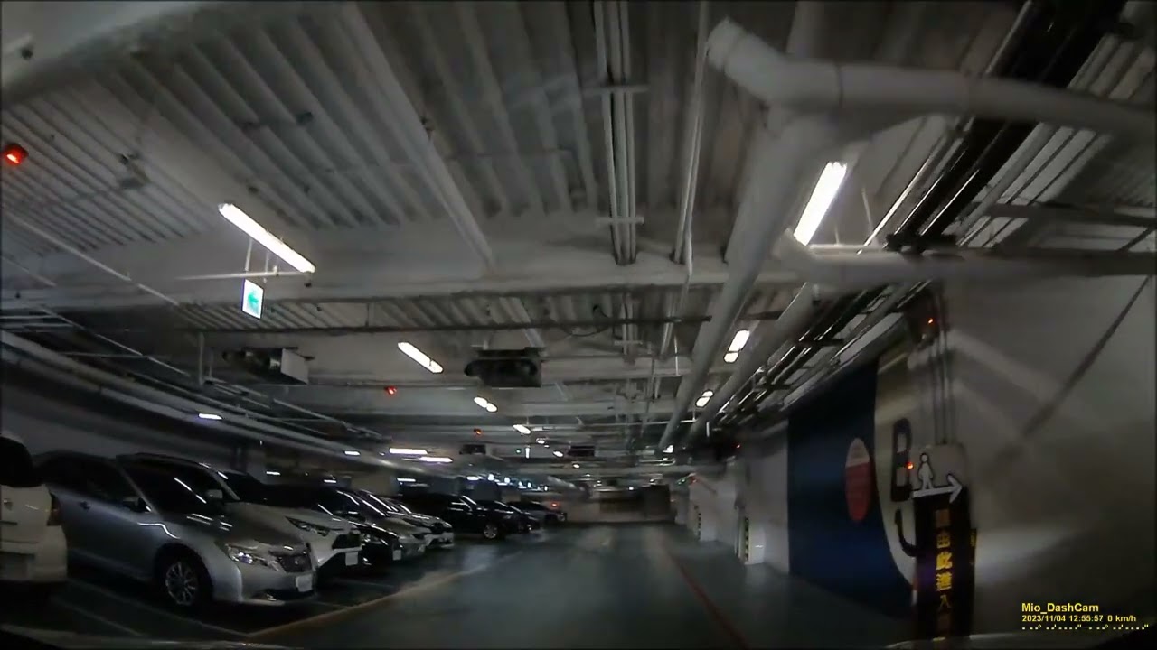 桃園市蘆竹區 TaiMall 台茂購物中心 停車場 入場 1F 往 B3