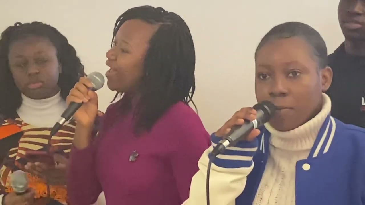 Chant à l’église - Soeur Naomi Elonga
