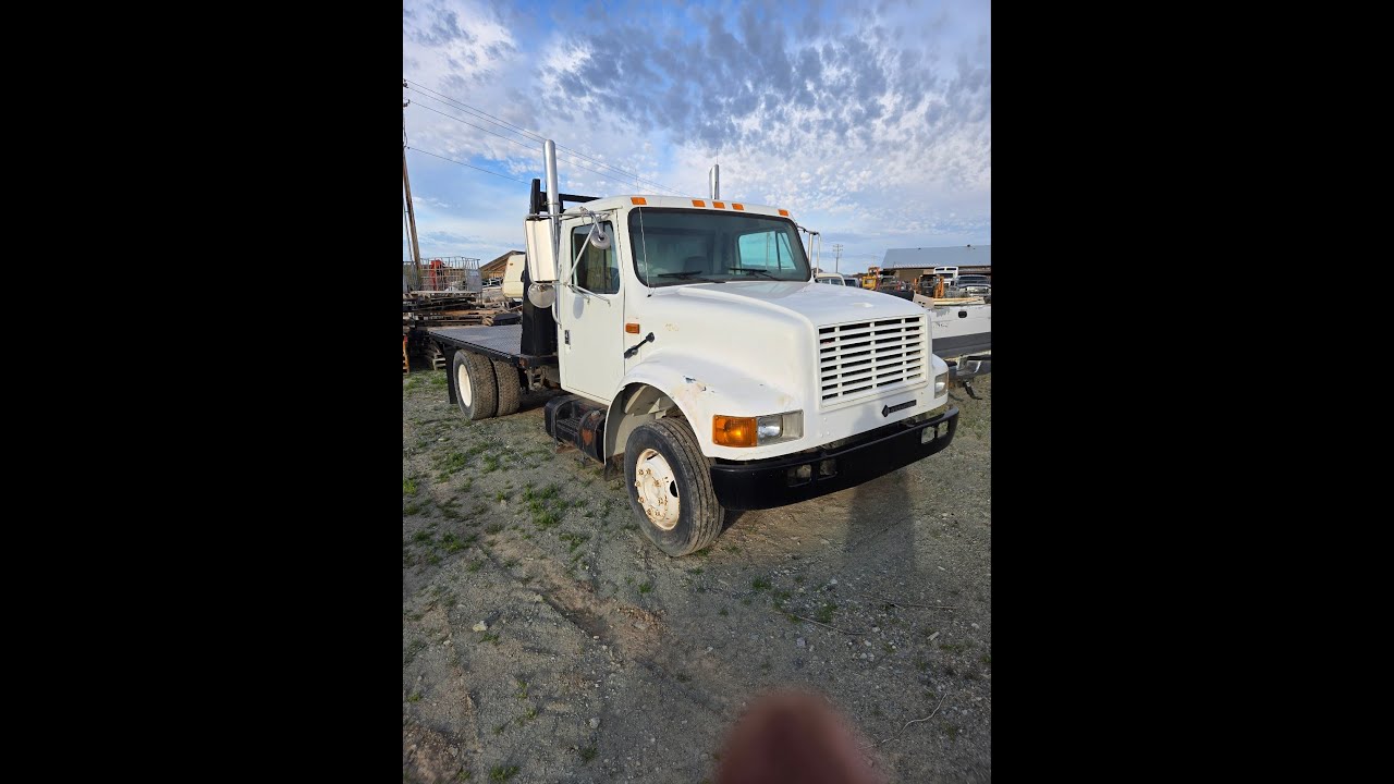 Грузовик International 4700 LP 1996 года выпуска (мой новый рабочий грузовик).