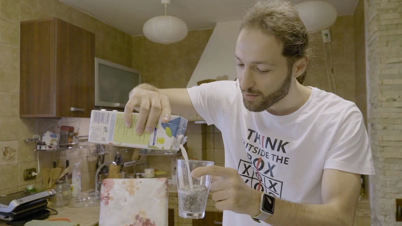 CUM ARATĂ UN MIC DEJUN RAW VEGAN CU SEMINȚE DE CHIA