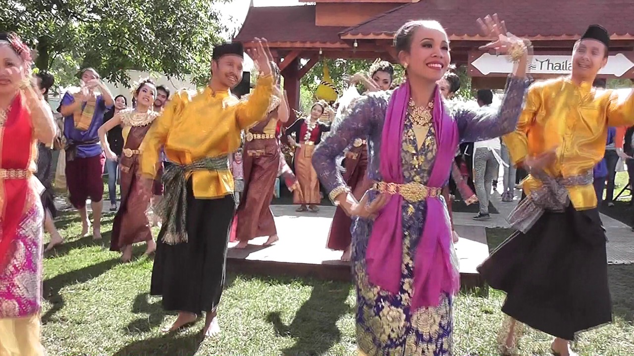 Likay Hulu ลิเกฮูลู Dance at the Taste of London Festival 24th June 2012