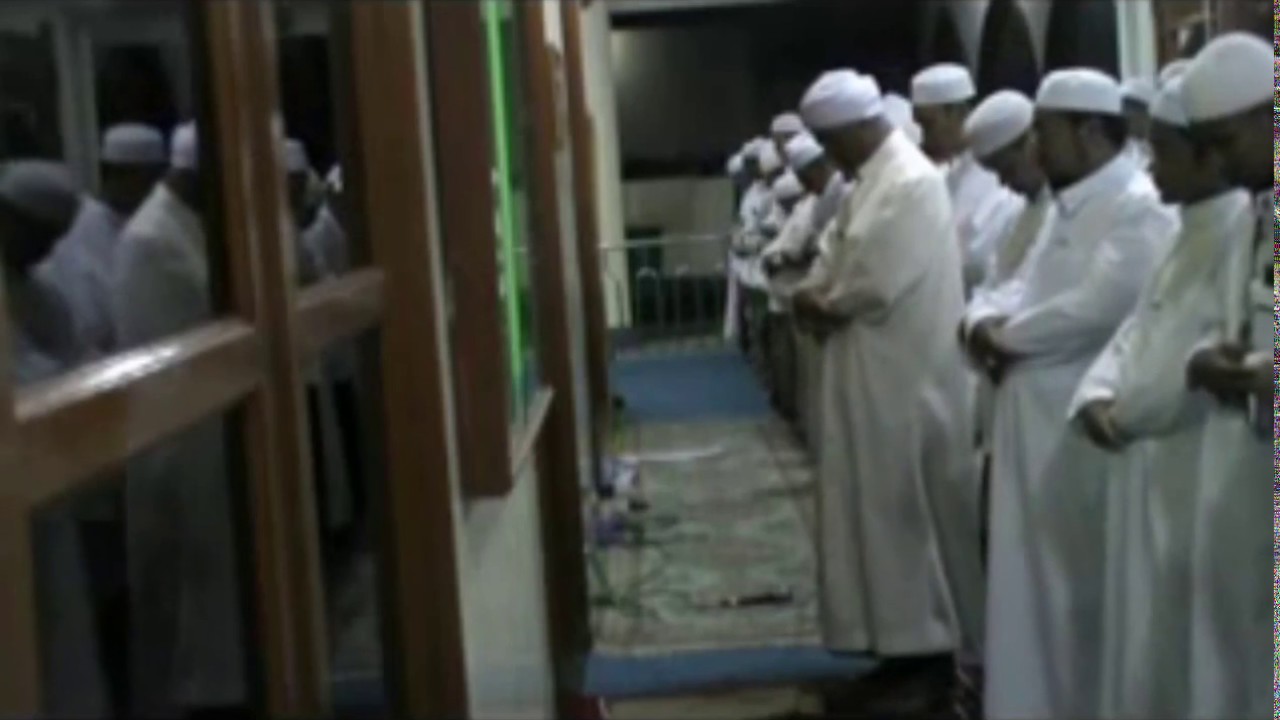 Shalat Tarawih Masyhad
