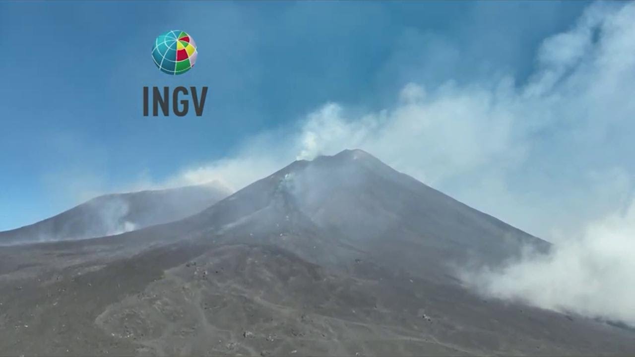 ETNA, l'attività del vulcano al cratere di sud-est vista dal drone: le immagini termiche