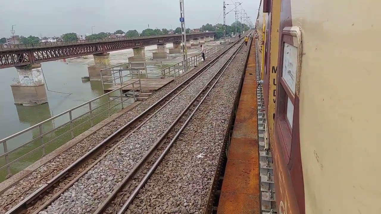 कानपुर कि गंगा ब्रिज पर रुक गई हमारी ट्रेन, कई घंटे रुका रहा हमारा सफर...🤔