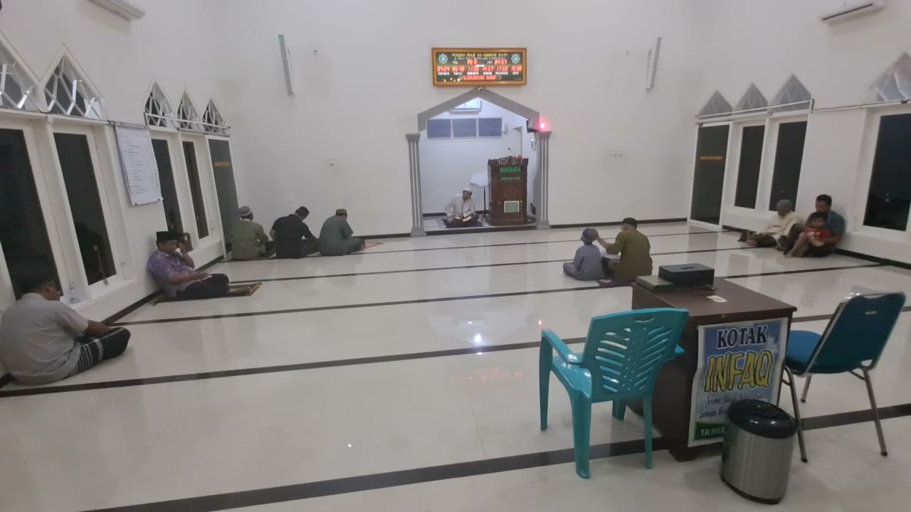 @Kuliyah SHUBUH di Masjid Haji  Kab Pati masjid 24 jam terbuka untuk jamaah oleh Ustaz Sutrisno. Lc.