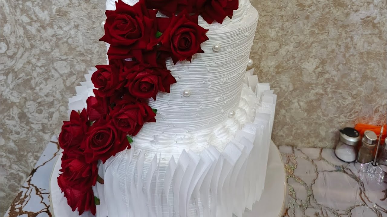Tortun düzgün sıvanması.3 mərtəbəli tortun yığımı 1ci hissə.