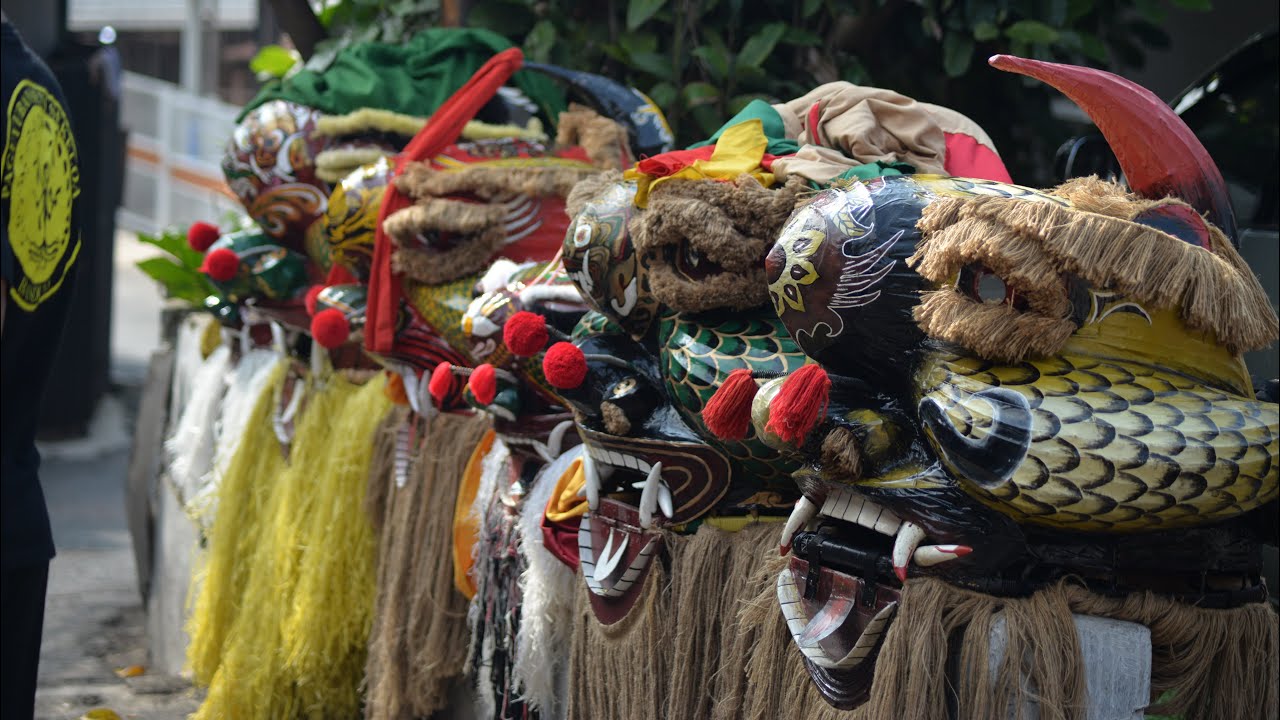 Iring-Iringan Ulin Barong Sekeloa Diacara Khitanan Massal 2025 